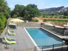 Appartement spacieux à Maubec avec piscine partagée